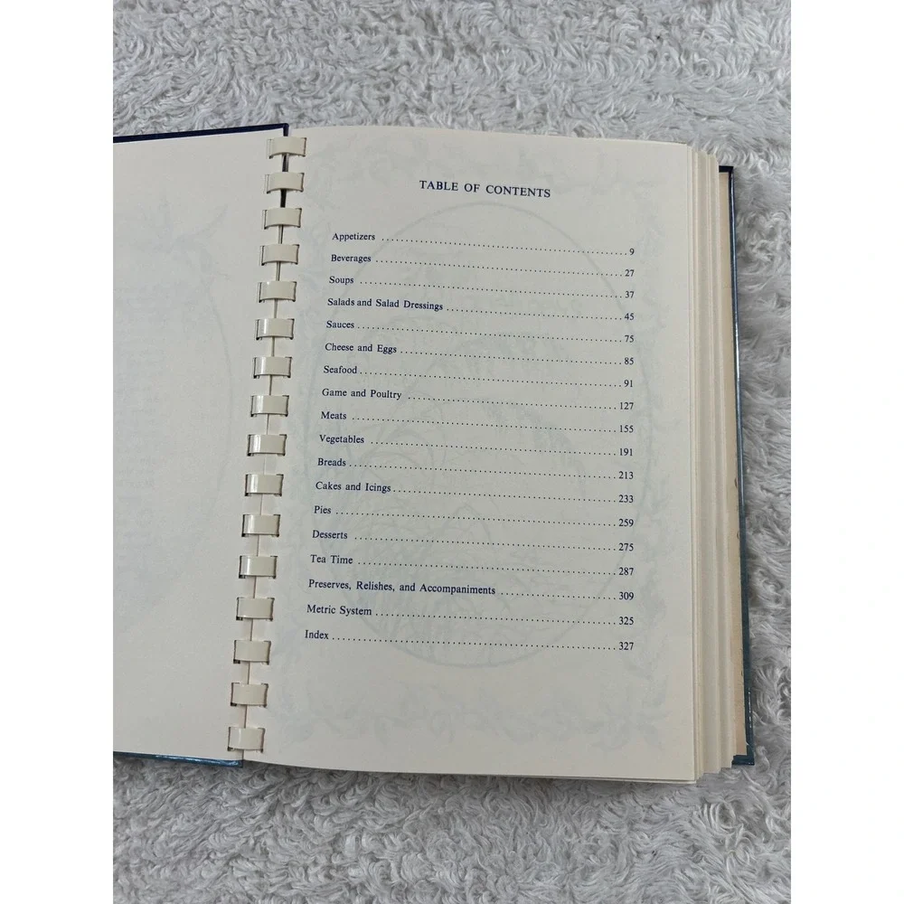 Bay Leaves Vintage 1996 Junior Service League Cookbook HC GOOD